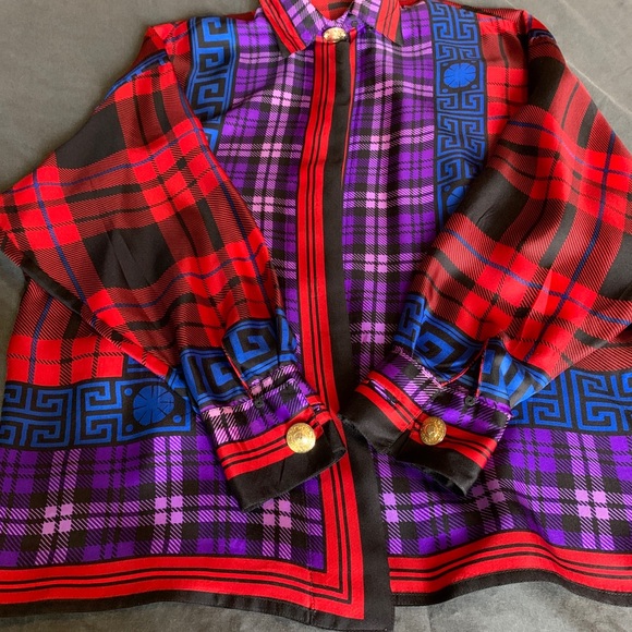 Beautiful Vintage Versace Silk Shirt - Picture 11 of 12